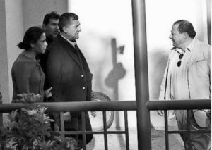 alcalde saliendo del tribunal
